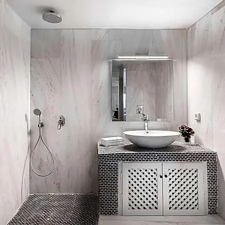 Armeni Luxury Ξενοδοχείο με διαμερίσματα 4*