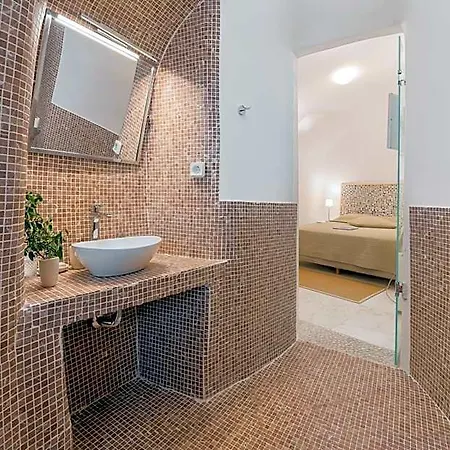 Ξενοδοχείο με διαμερίσματα Armeni Luxury 4*
