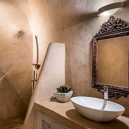 Armeni Luxury Οία